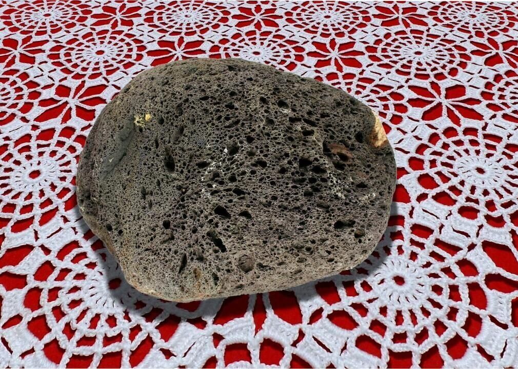 1975: Pet Rock takes the country by storm